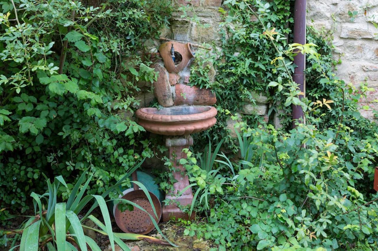 Agriturismo Il Poggio Degli Scoiattoli Perugia Buitenkant foto